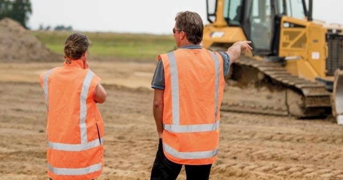 people in high vis